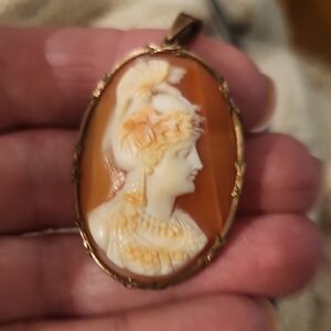 Elegant Cameo Pendant/Brooch. Mid century.